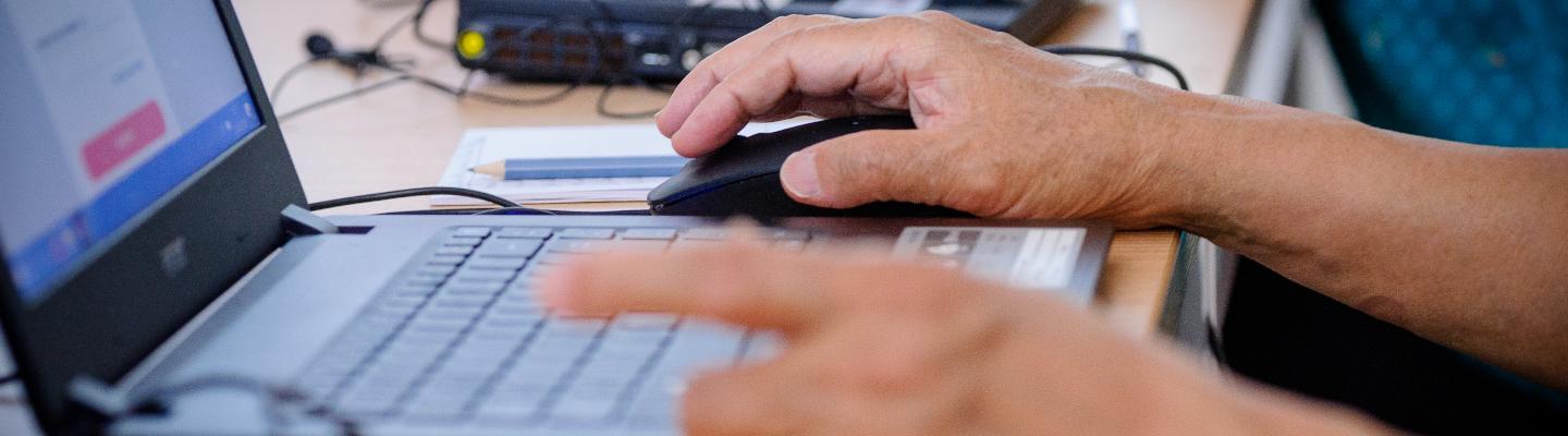 Travail sur ordinateur portable