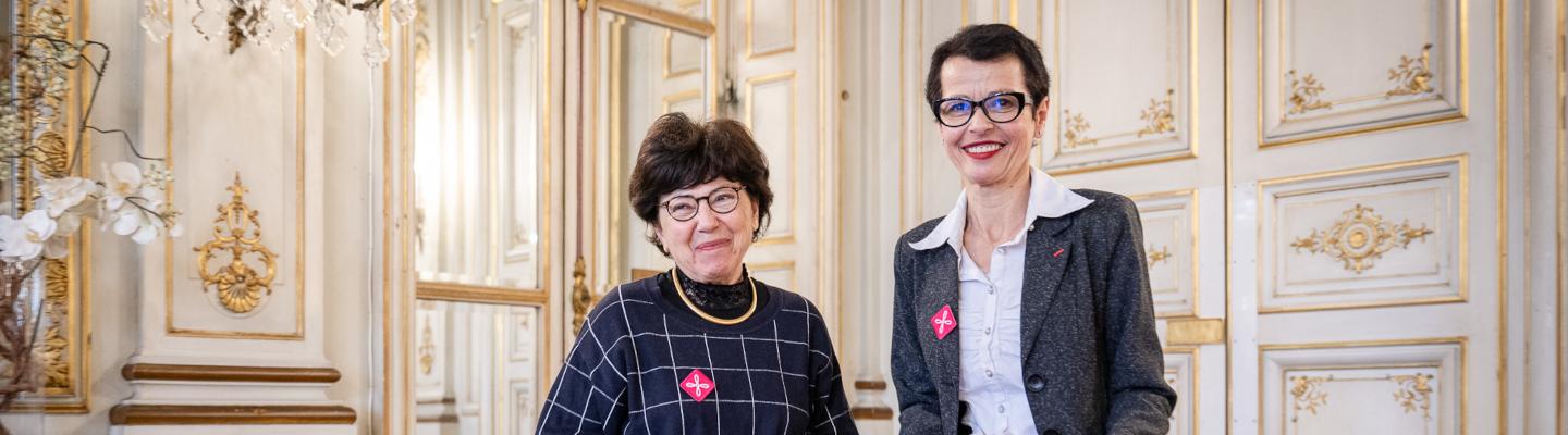 Monique Barbut, ministre de la Transition écologique, et Valérie Brusseau, présidente de l’association Elle bougent, dans un salon de l'Hôtel de Roquelaure